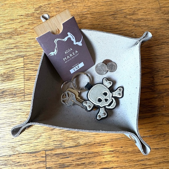 Leather Rivet Valet Catchall Tray - Picture 5 of 12